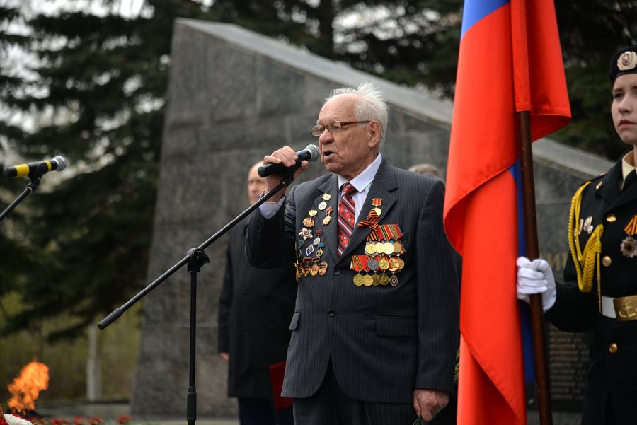 Ветеран Анатолий Терешко поздравил новоуральцев с 74-й годовщиной Великой Победы