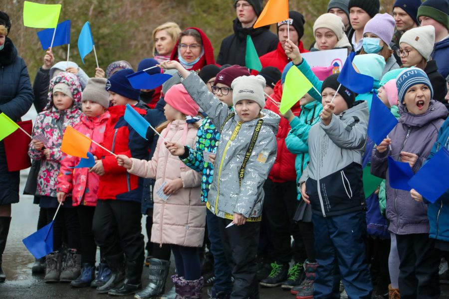 Поселок пышма. Школа 16 поселок красный верхняя Пышма. Куйвашев Пышма Ласточка 10 лет. Пгт Пышма школа. Пгт Пышма детский мир.