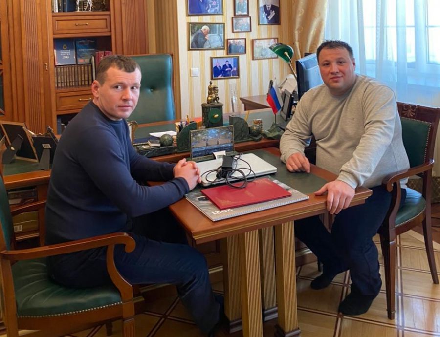 Дмитрий Жуков и Александр Вервейн в кабинете генерала.