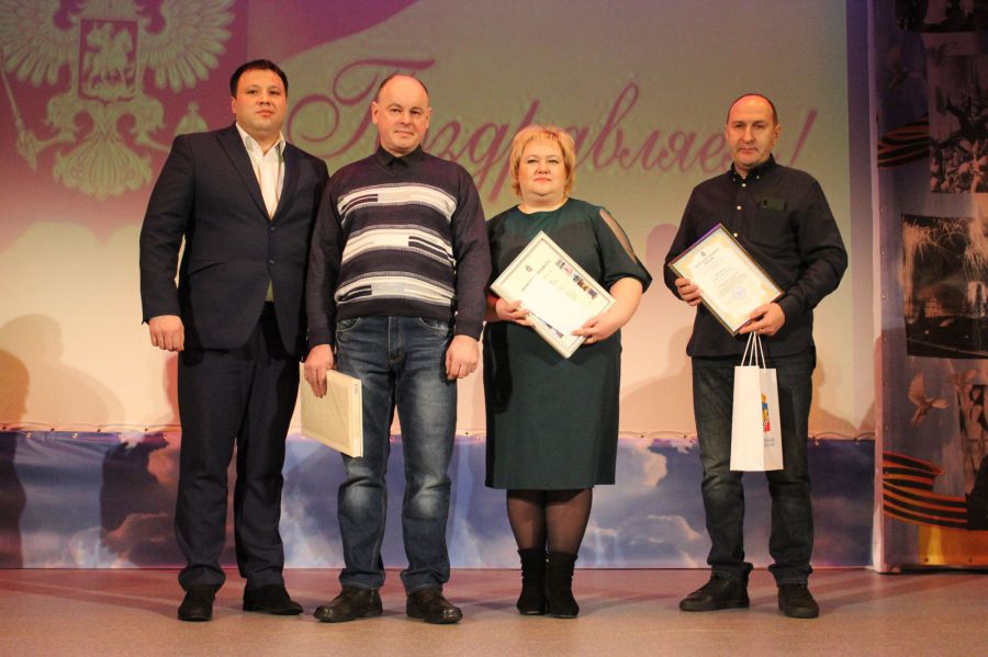 А. Вервейн и награждённые: Р. Горожанин, Т. Симонова, Ю. Лисицин.