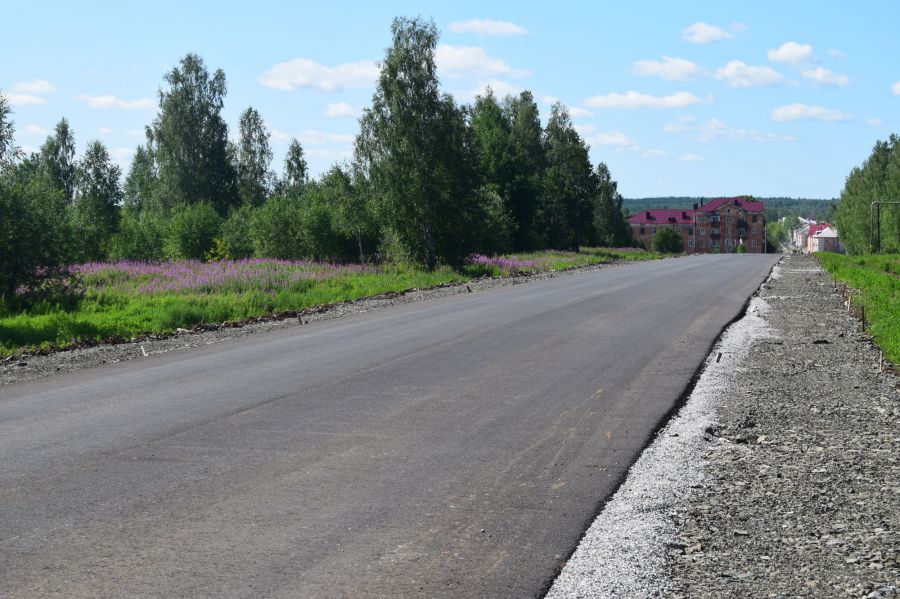 Заасфальтированный участок новой соединительной дороги. Фото автора.