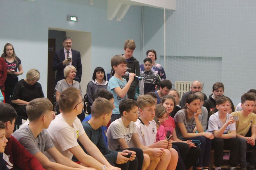 Юные спортсмены подготовили много вопросов.