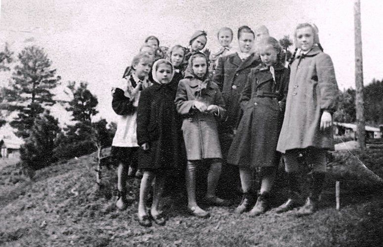 П.Е.Верховская в походе со своими учениками 1957 год