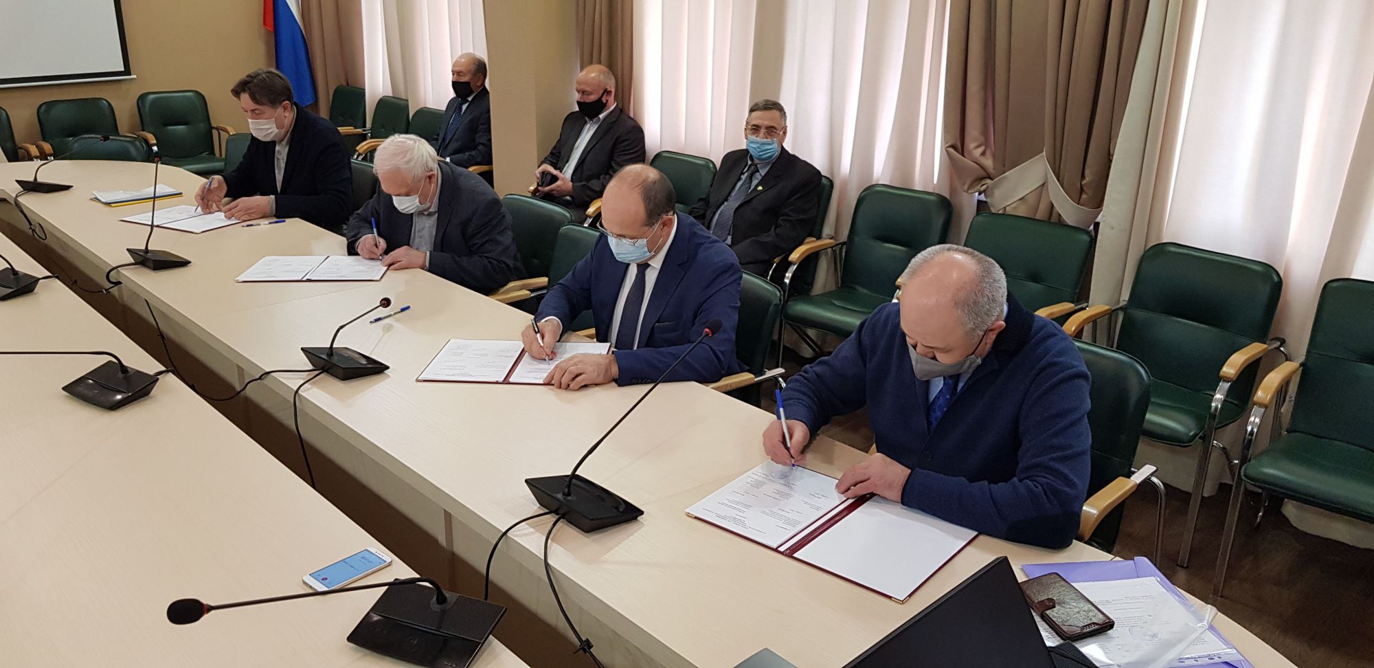 Социальные гарантии и уровень оплаты труда для сотрудников