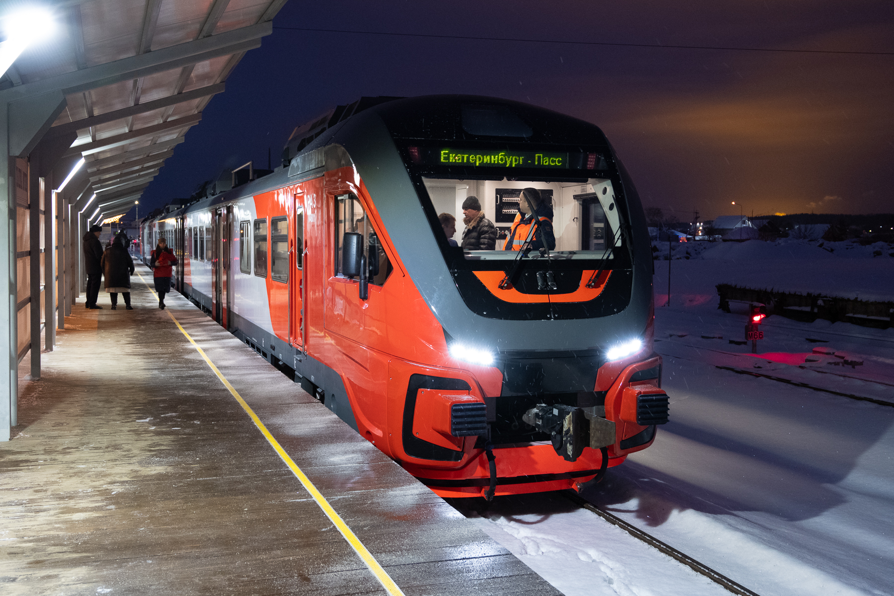 Ласточка екб. Рельсовый автобус. Поезд красный новый. Рельсовый автобус верхняя Пышма. Вагоны поездов новой Зеландии.