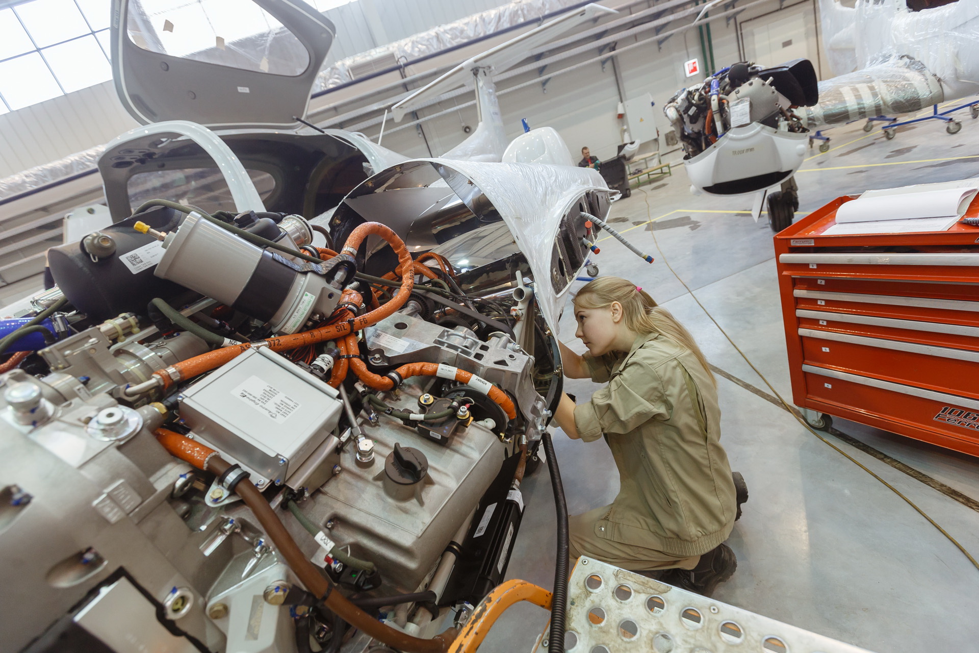 Гражданские заводы. Л-410 узга. Узга ИНЖИНИРИНГ Ульяновск. Авиазаводы л 410. Узга цеха.